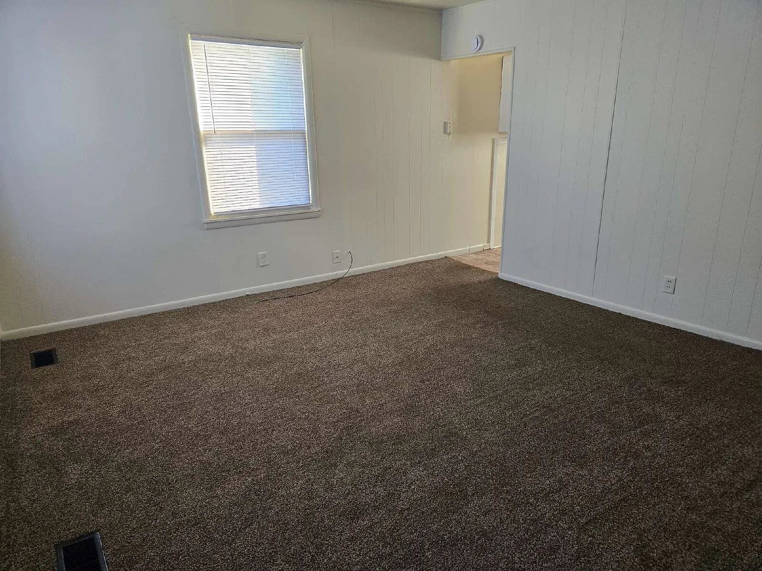 2 bed, 1.0 bath, $750 — Photo 3