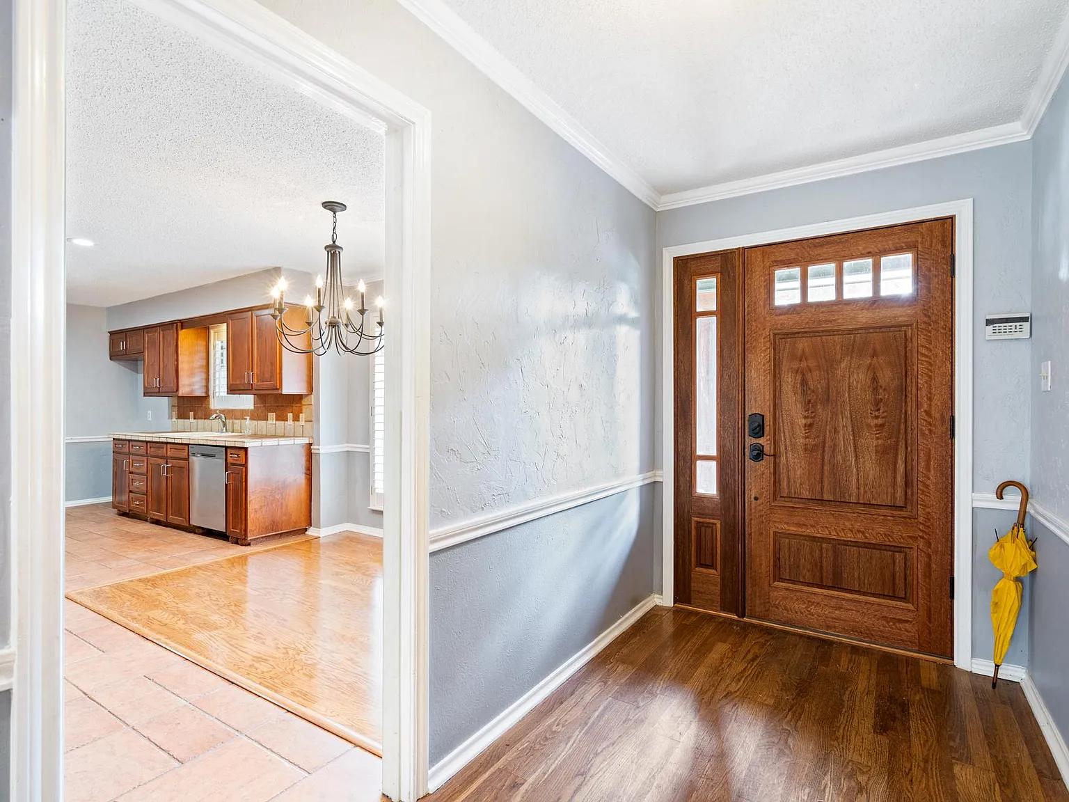 3 bed, 2281 sqft, $2,825 — Photo 3