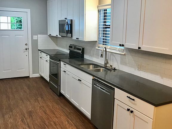 4th image of 400 Centre St #101