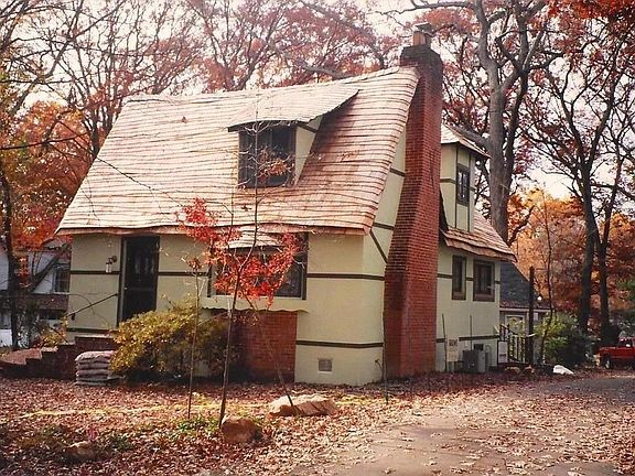 Cottage- Washington Grove. View from East. Looking down Acorn Lane.