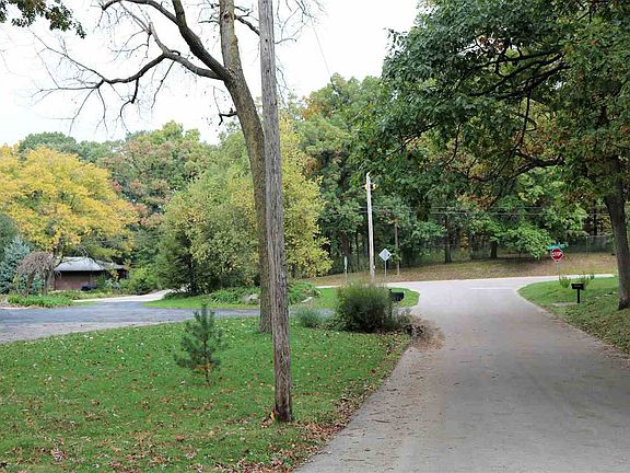 2nd image of 2612 Shady Ln