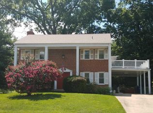 2622 Woodley Pl, Falls Church, VA 22046