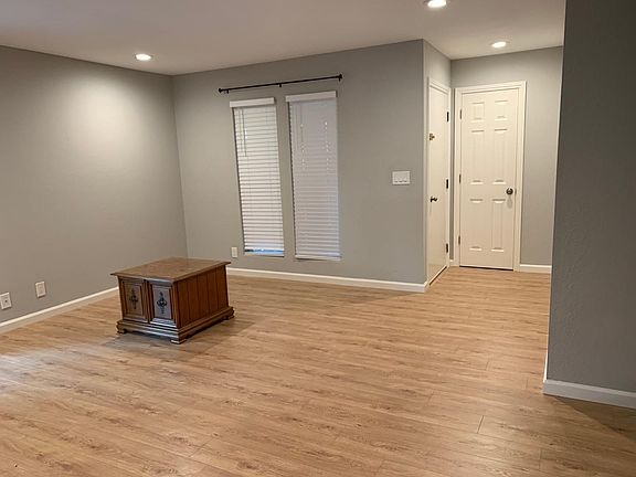 2nd image of 209 Red Oak Dr E APT P