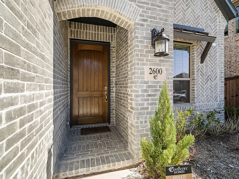 2600 Chester Dr — Photo 4