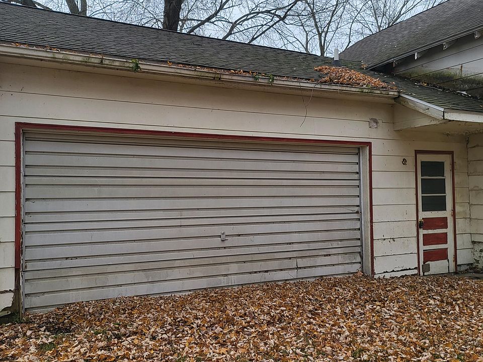 2nd image of 163 S Monroe St