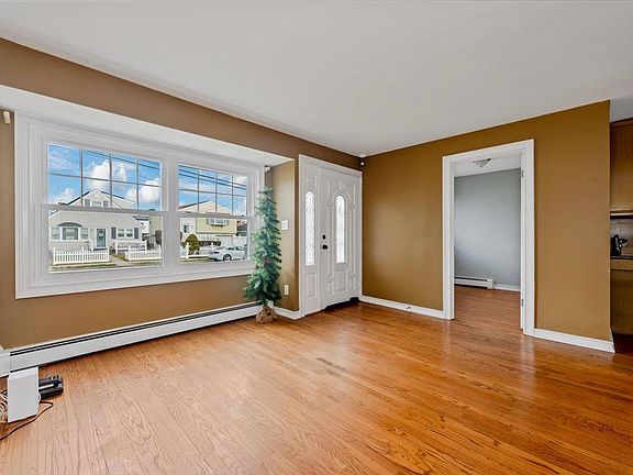 5th image of 61 E Hollywood Ave