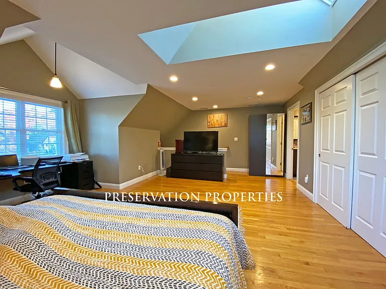 375 Lowell Ave — Photo 8