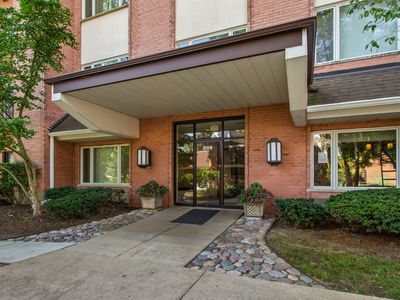 209 Rivershire Ln APT 403, Lincolnshire, IL, 60069