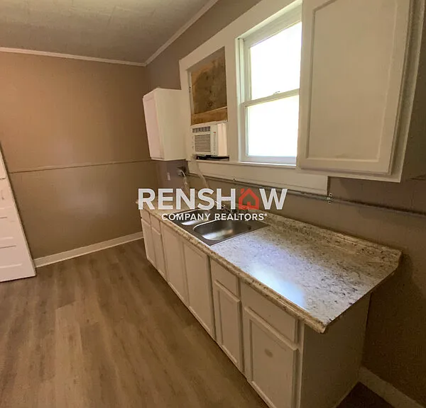 109 Church St S #B — Photo 11