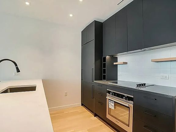 2nd image of 329 Broadway #810