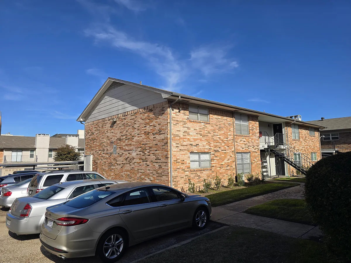 Building Photo - 8071 Meadow Rd #218