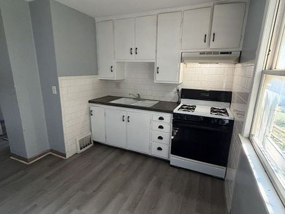 2nd image of 6118 25th Ave