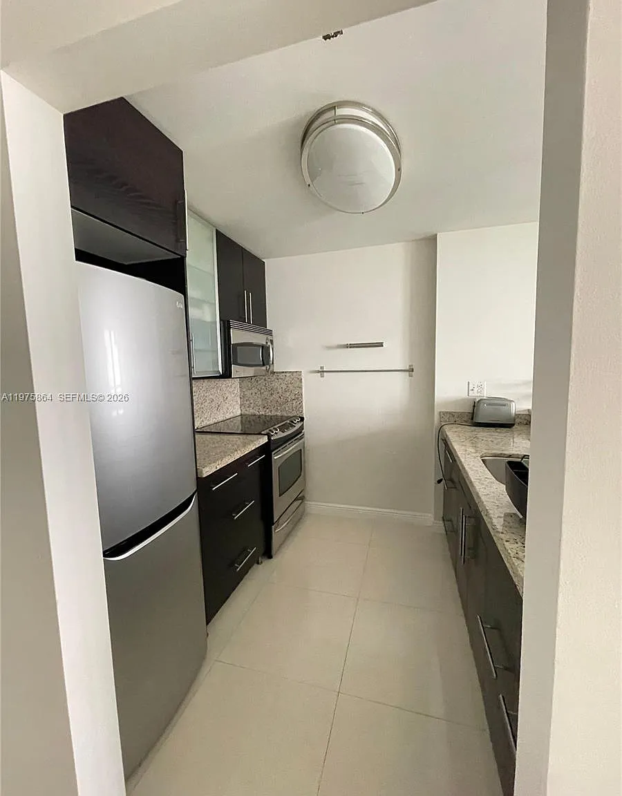 Madison Downtown Condo — Photo 2