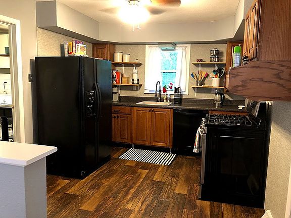 5th image of 205 S 6th St