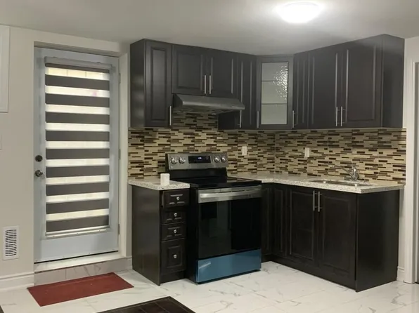 22 Gillis Rd, Brampton, ON L7A 4V6