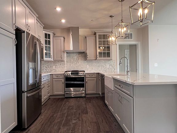 2nd image of 3927 Fair Ridge Dr APT 506