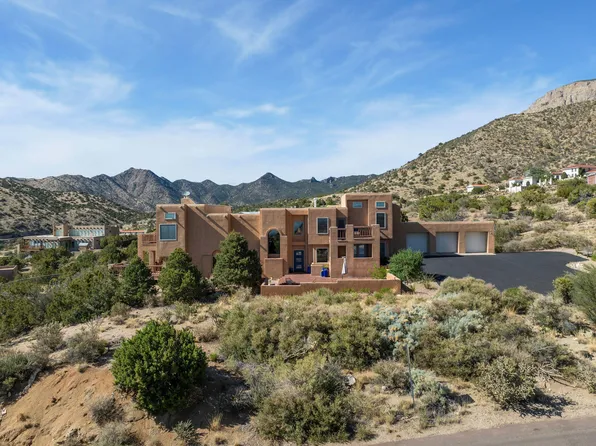 18 Tierra Monte Dr NE, Albuquerque, NM 87122