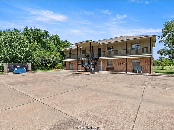 2nd image of 609 Wades Way APT 3
