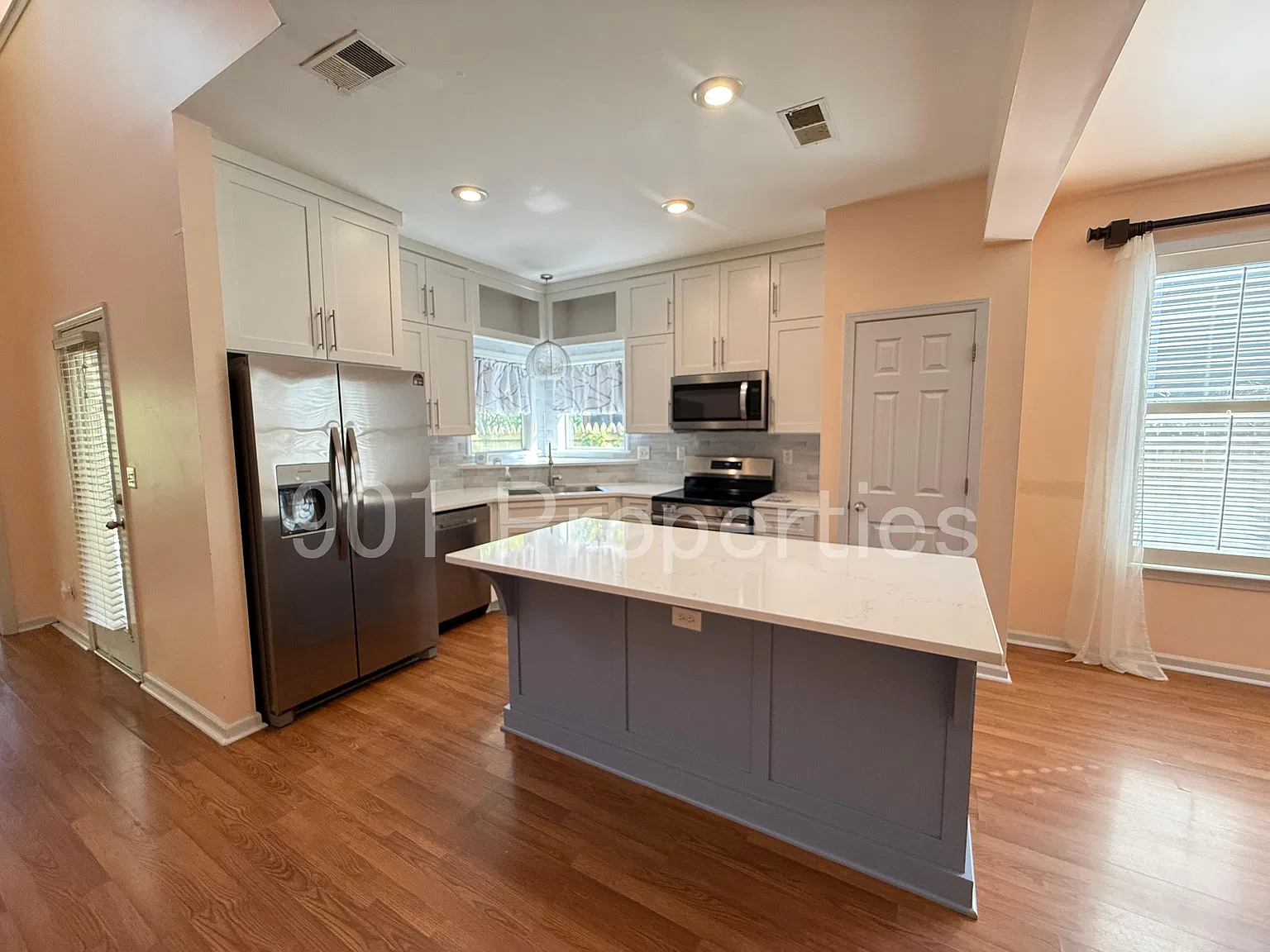 3 bed, 2.5 bath, 2480 sqft, $2,800 — Photo 3