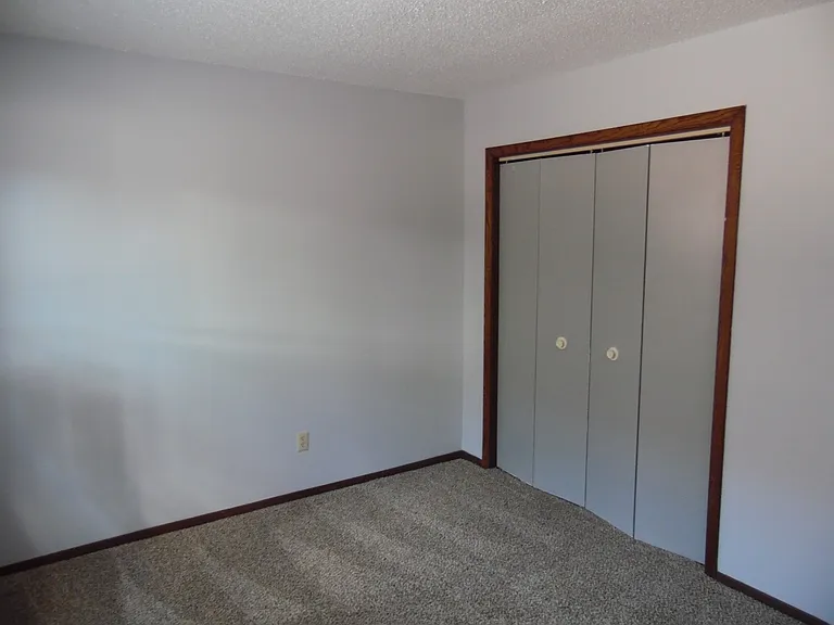 Arnold's Park Apartments — Photo 27