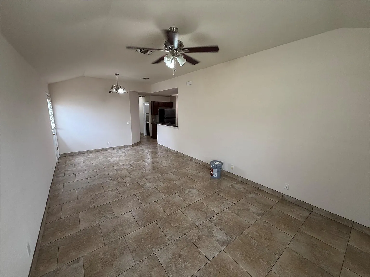 3 bed, 2.0 bath, 1064 sqft, $1,350 — Photo 3