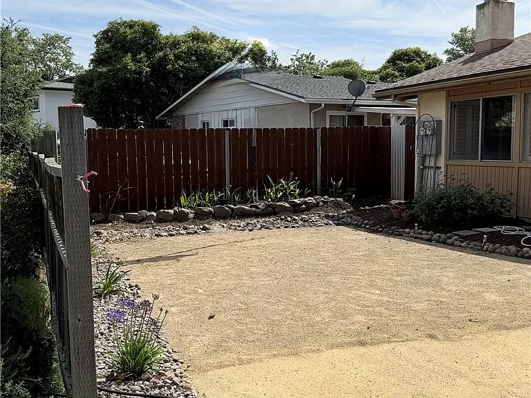 1559 Royal Way — Photo 10