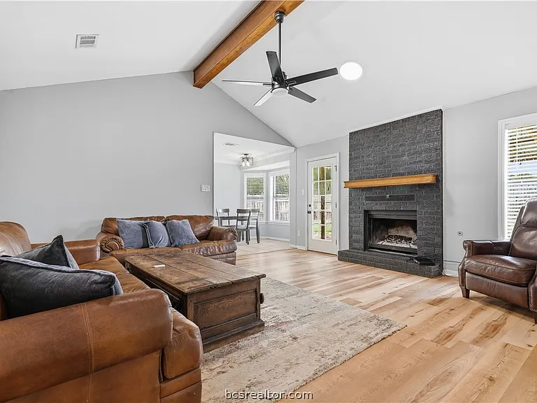 507 Lansing Ct — Photo 4