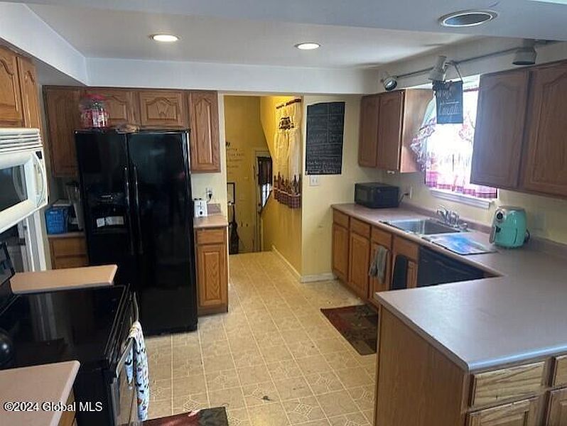 5th image of 1479 Fern Avenue