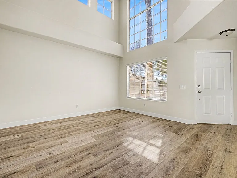 7804 Amulet St — Photo 4
