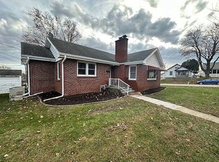 630 Groveland Pl, Dubuque, IA 52001