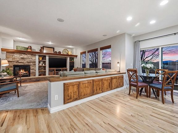 3rd image of 930 Weston Cir