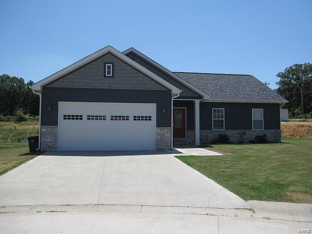 1st image of 134 Deerfield Dr