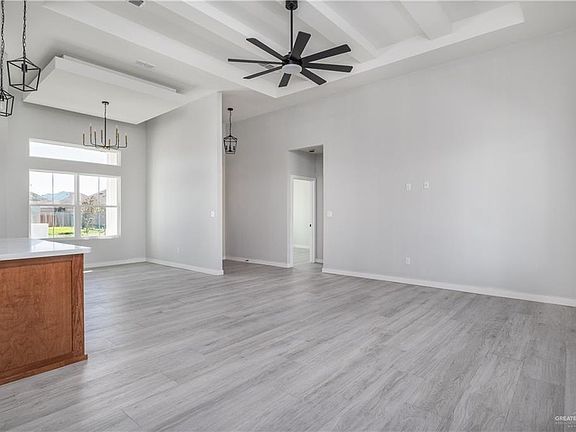 4th image of 2705 Yosemite St