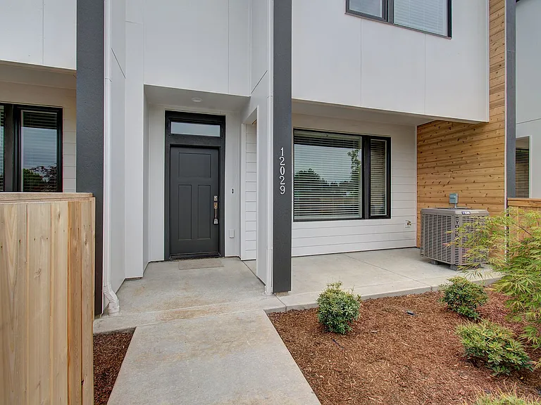 12029 SE 5th St — Photo 2