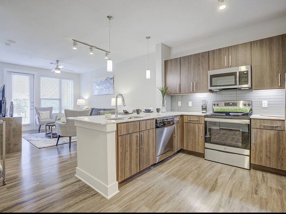 Everleigh Lakeline 60+ Active Adult Apartment Homes 9821 N Lake Creek