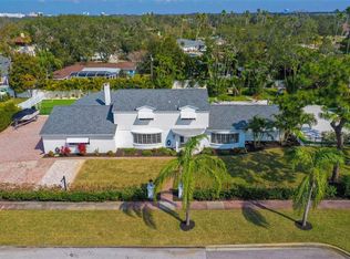 446 Country Club Rd, Belleair, FL 33756