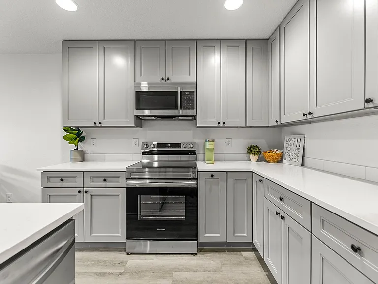 13735 NE 30th Ave — Photo 5