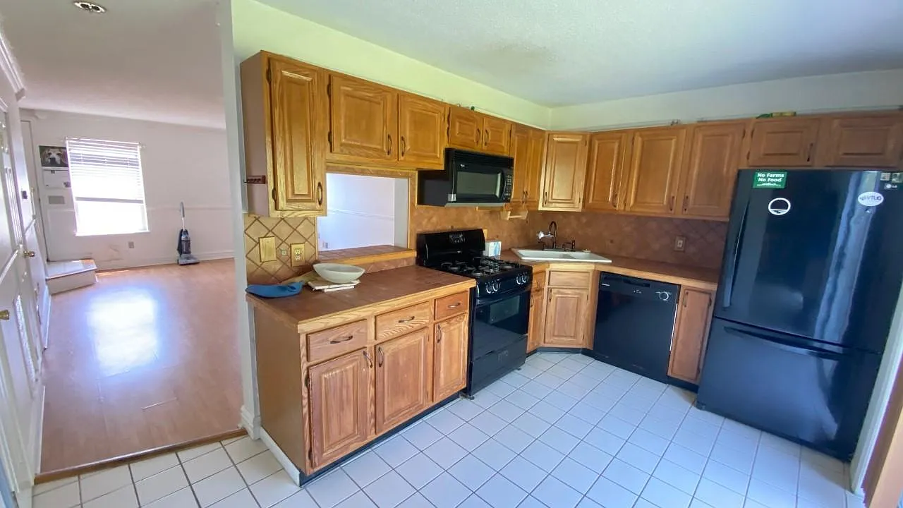 116 Middlesex Rd — Photo 2