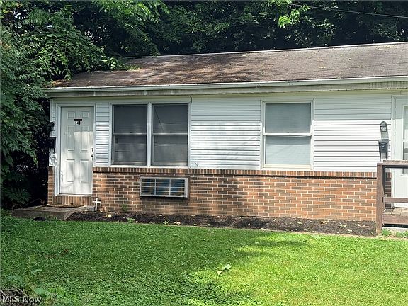 2nd image of 536 Beech Ln NW