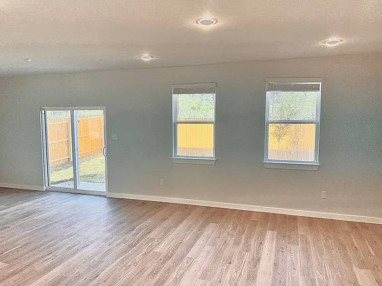 14607 Emerio Dr — Photo 9