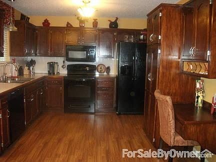 5th image of 1628 NE Stonewood Dr