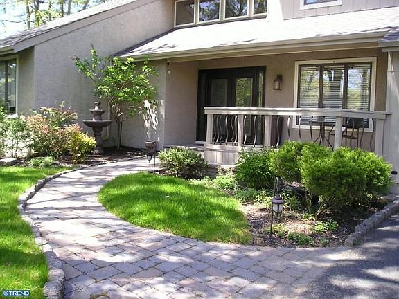 2nd image of 53 Chippenham Dr