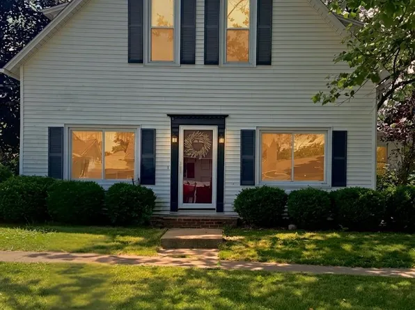 207 W Marion St, Sigourney, IA 52591