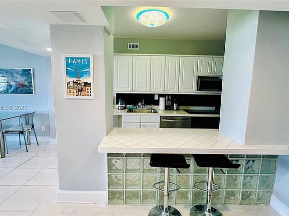 2nd image of 100 Lincoln Rd #720