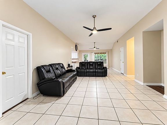 2nd image of 632 Banyan Pl