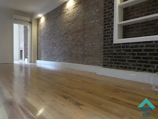 Rented by EXR | media 2