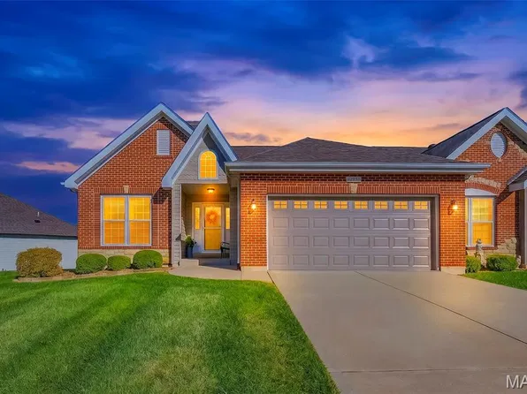 225 Pierce View Cir, Wentzville, MO 63385