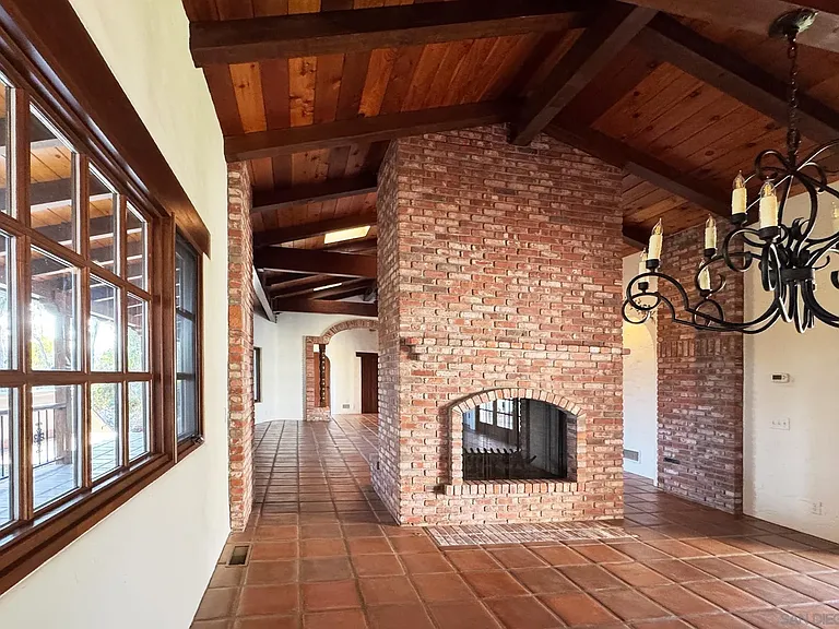 5443 Calzada Del Bosque — Photo 18