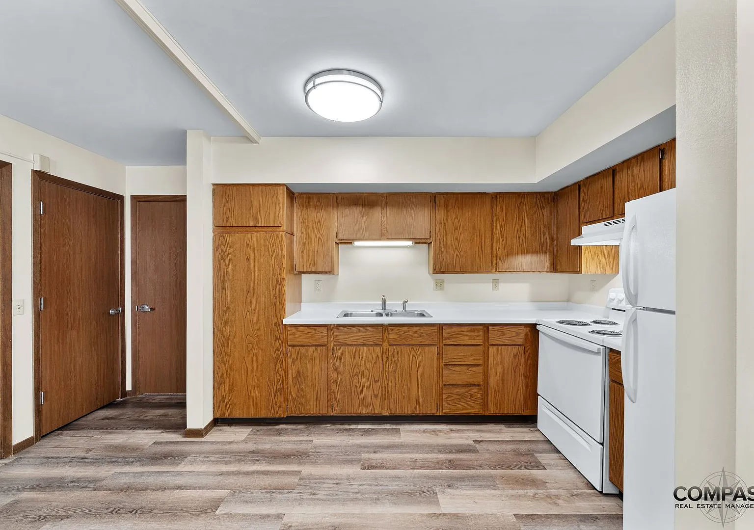 610 Gray St Apartments — Photo 3