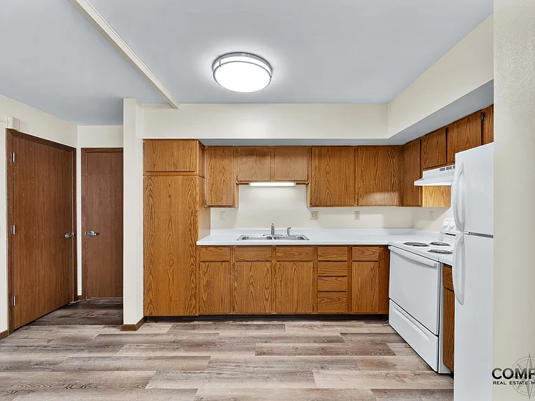 610 Gray St Apartments — Photo 33